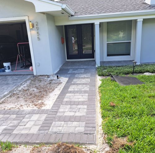 A house that has a driveway in front of it